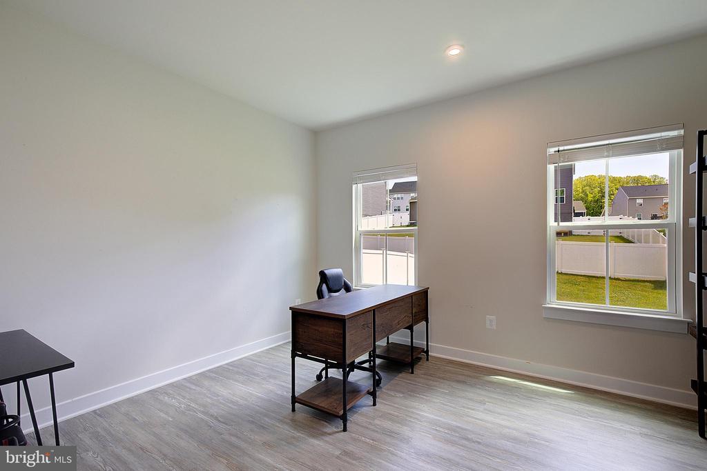 8316 LEGACY CIRCLE