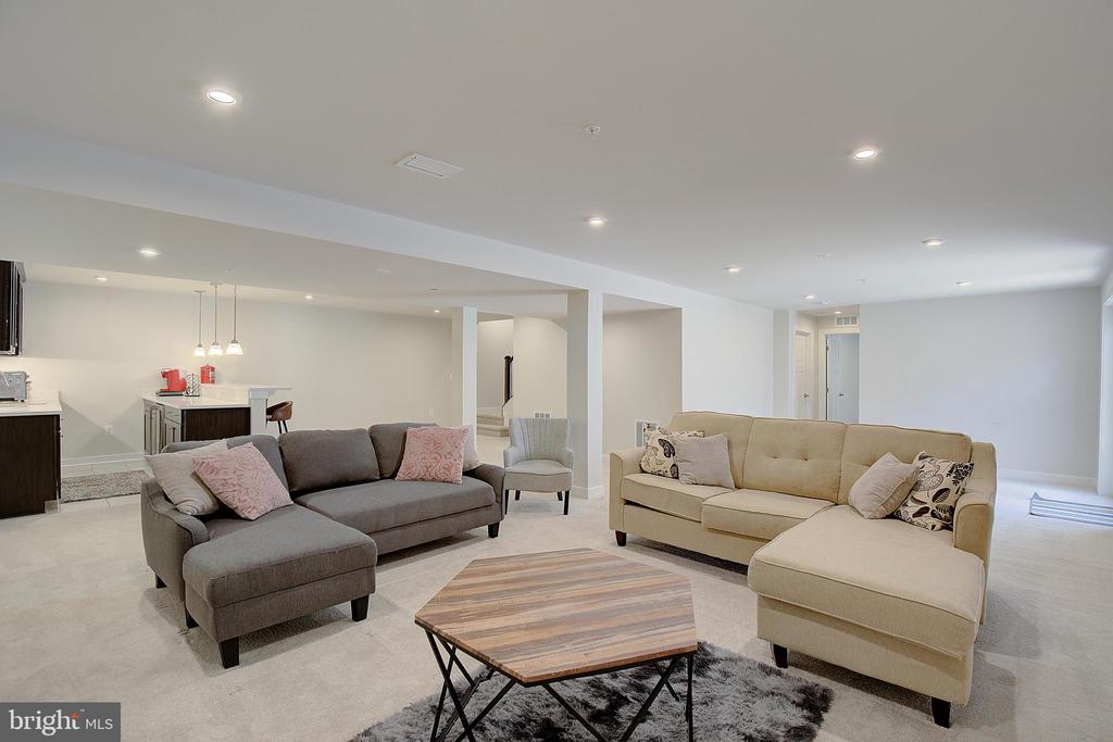 8316 LEGACY CIRCLE