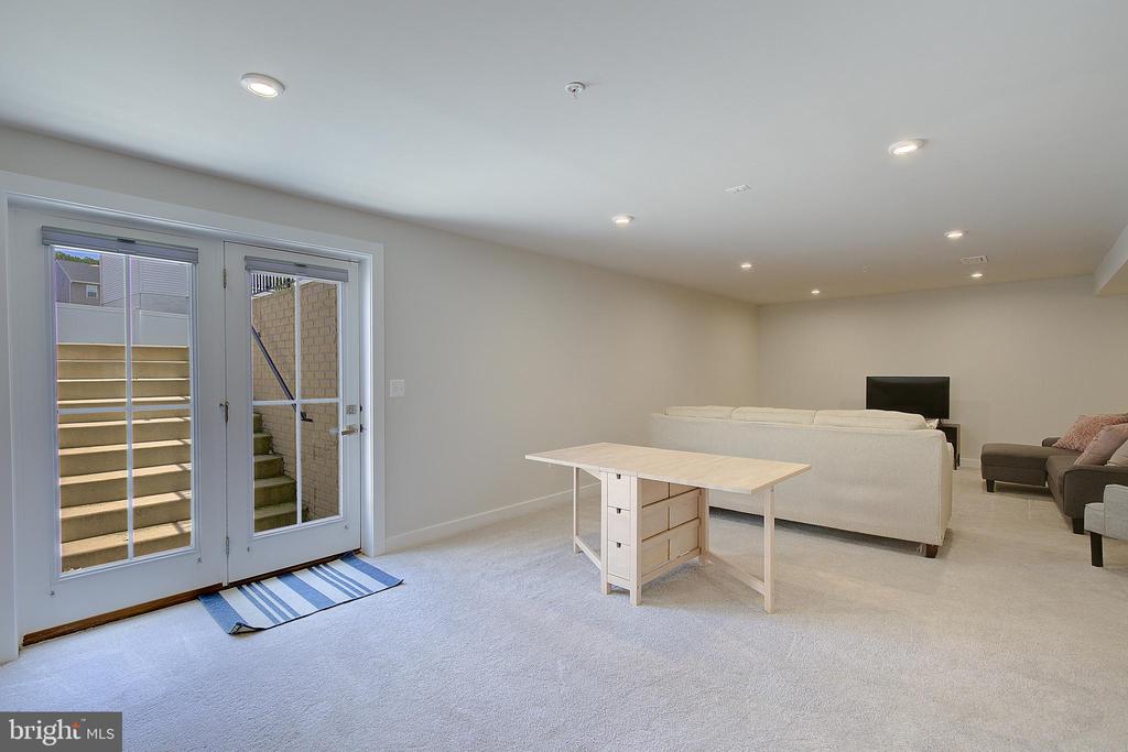 8316 LEGACY CIRCLE