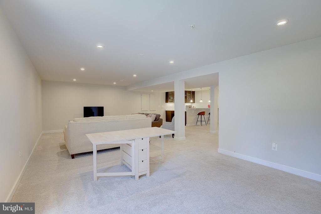 8316 LEGACY CIRCLE