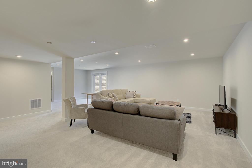 8316 LEGACY CIRCLE