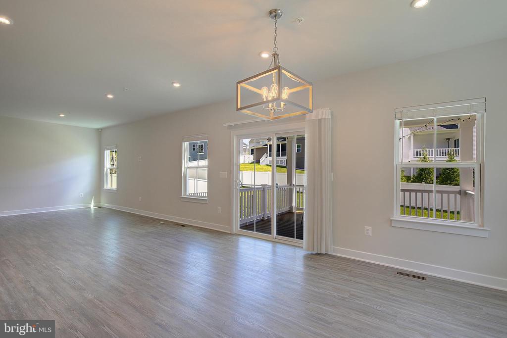 8316 LEGACY CIRCLE
