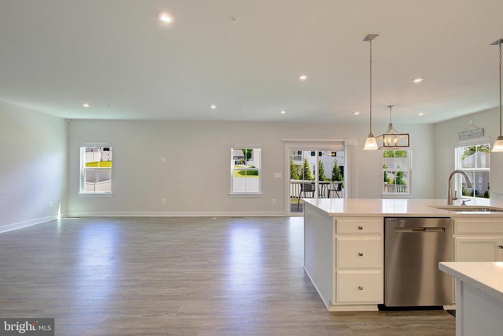 8316 LEGACY CIRCLE