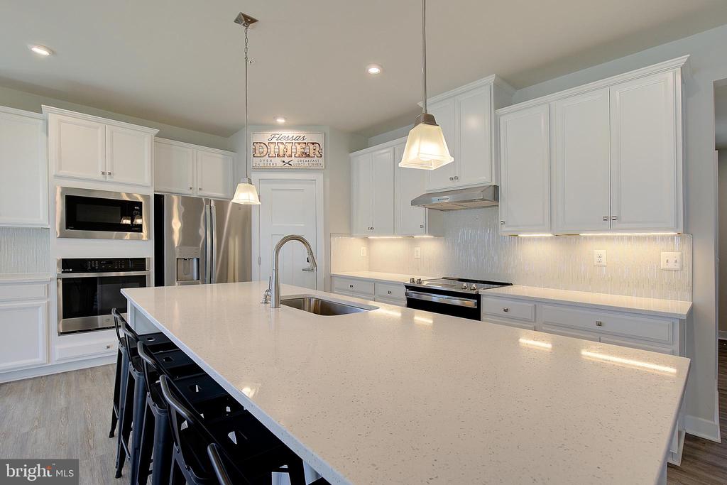 8316 LEGACY CIRCLE