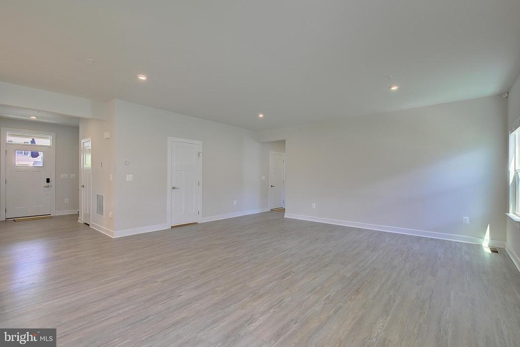 8316 LEGACY CIRCLE