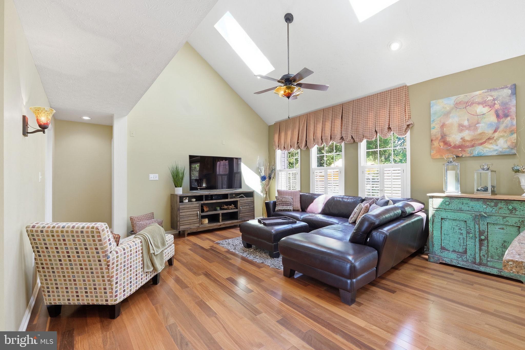 303 CREEKS END LANE