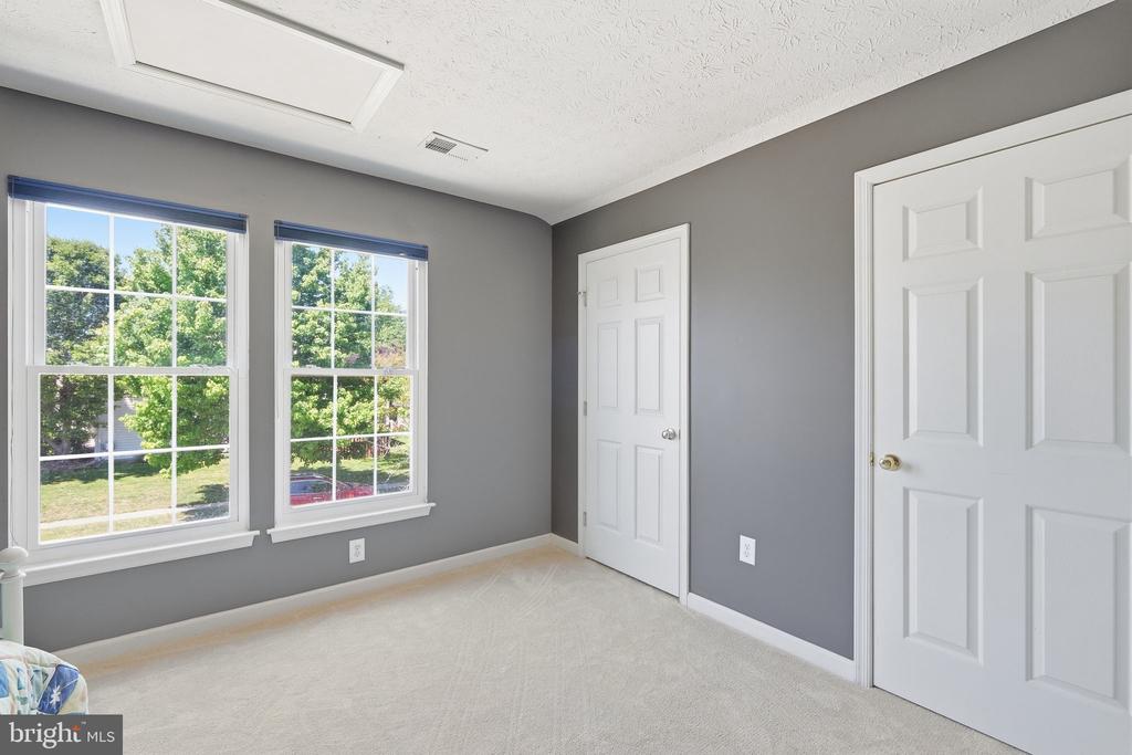 303 CREEKS END LANE