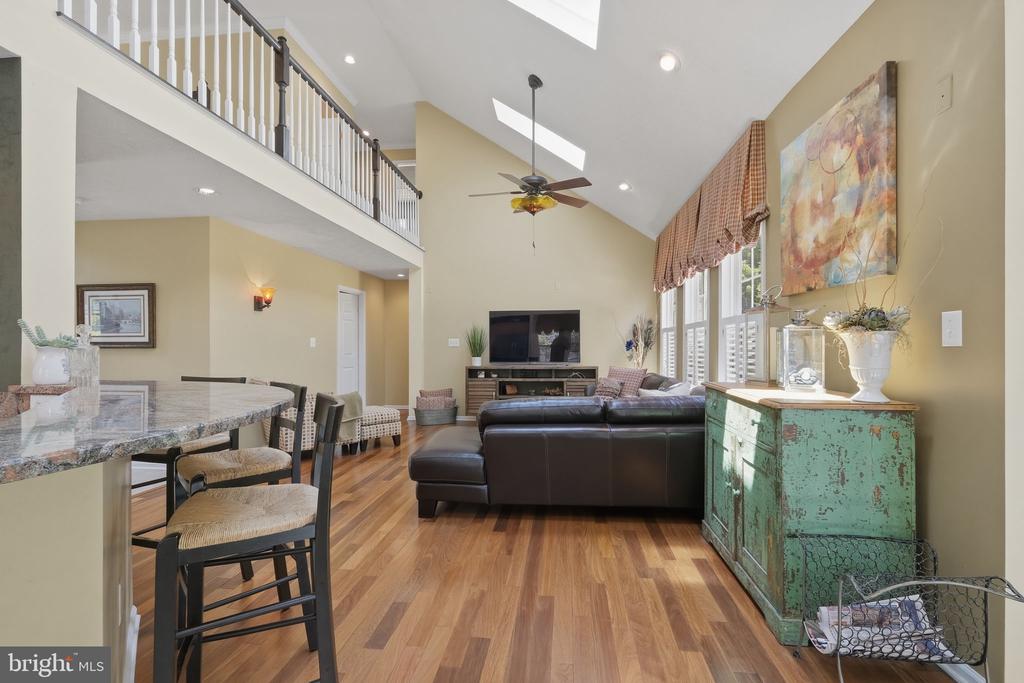 303 CREEKS END LANE