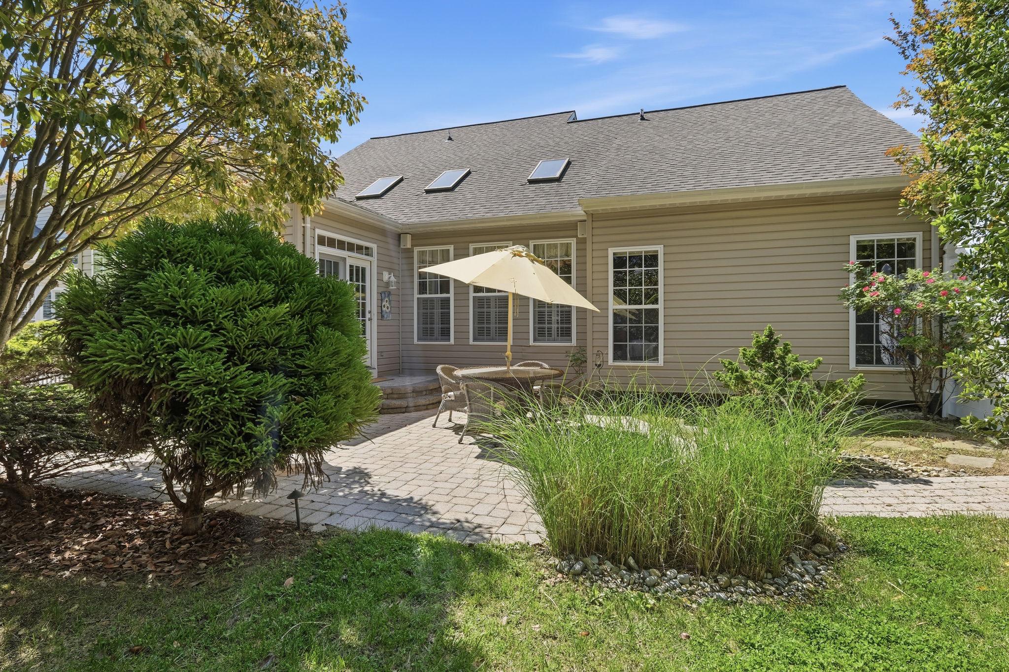 303 CREEKS END LANE