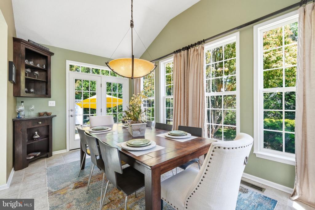 303 CREEKS END LANE