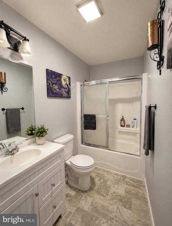 1577 STREAMSIDE DRIVE