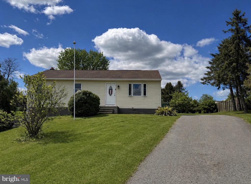 1577 STREAMSIDE DRIVE