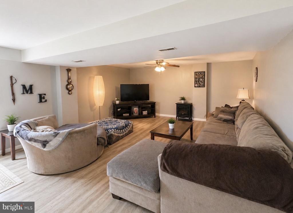 1577 STREAMSIDE DRIVE