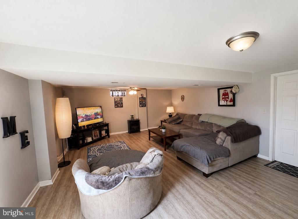 1577 STREAMSIDE DRIVE