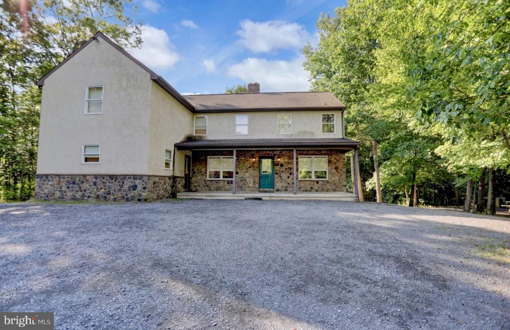 1624 SMOKEY HOLLOW ROAD