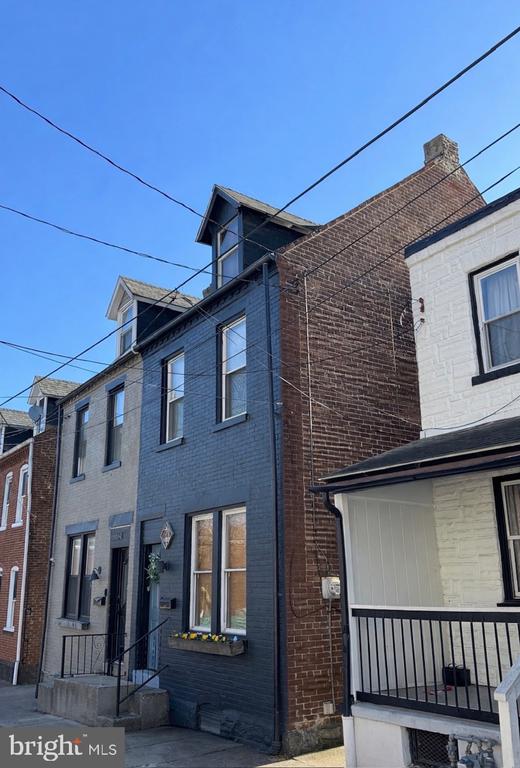 614 LAFAYETTE STREET