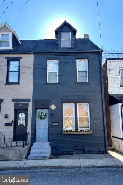 614 LAFAYETTE STREET