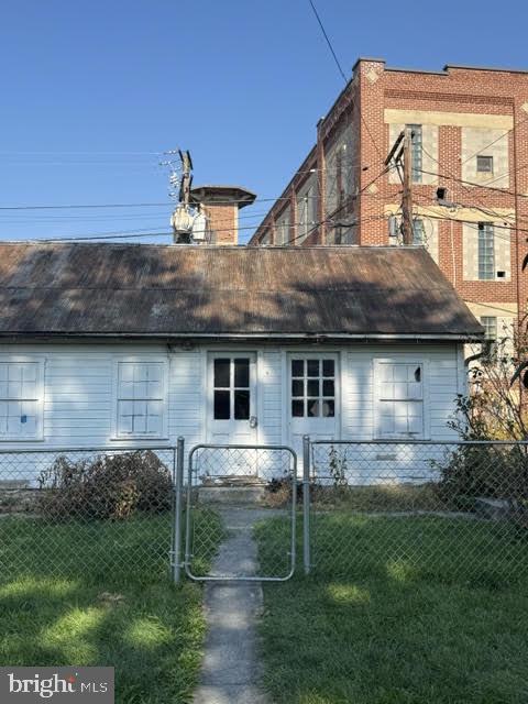 320 N RAILROAD STREET