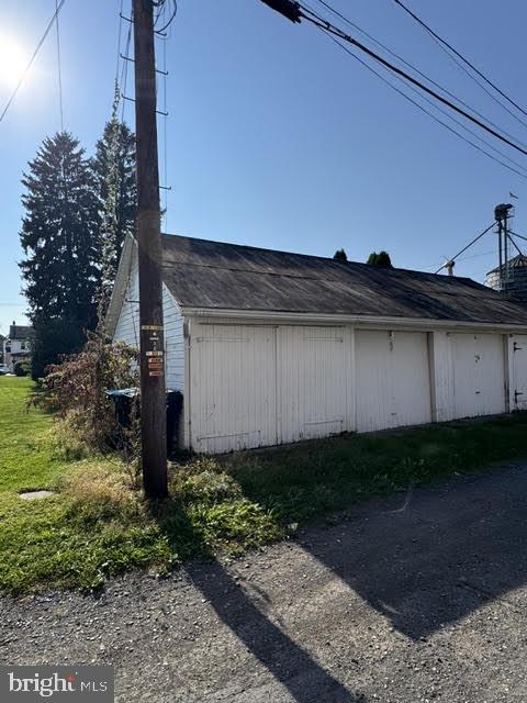 320 N RAILROAD STREET