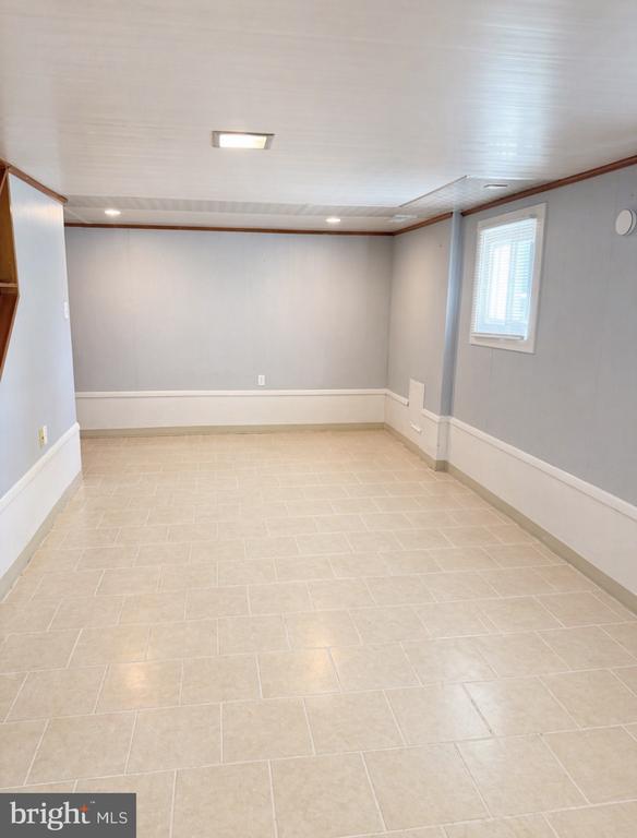 555 WOODLAND VIEW DRIVE