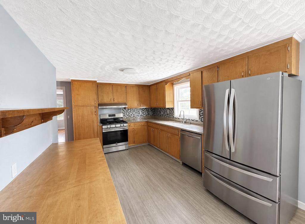 555 WOODLAND VIEW DRIVE