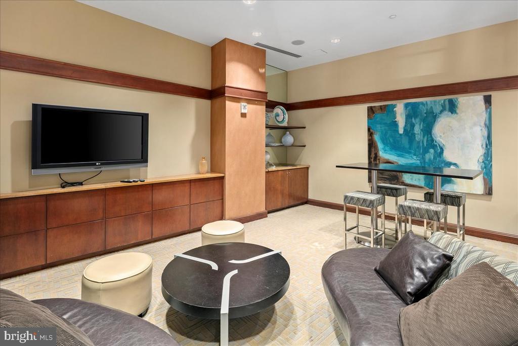 2720 S ARLINGTON MILL DRIVE Unit: 1107