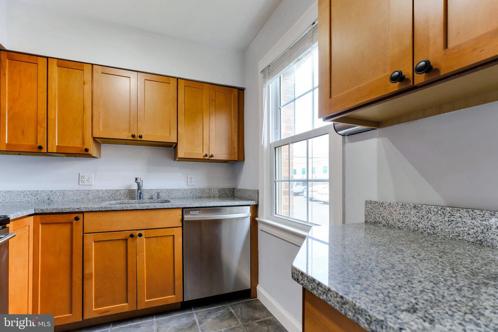 2707 ARLINGTON BOULEVARD Unit: 106