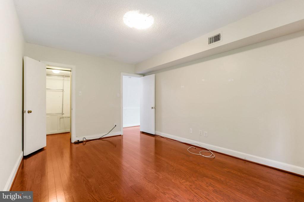 2707 ARLINGTON BOULEVARD Unit: 106