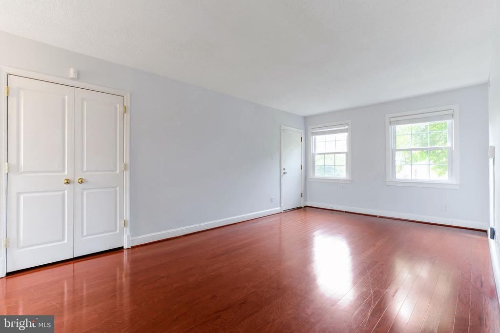 2707 ARLINGTON BOULEVARD Unit: 106