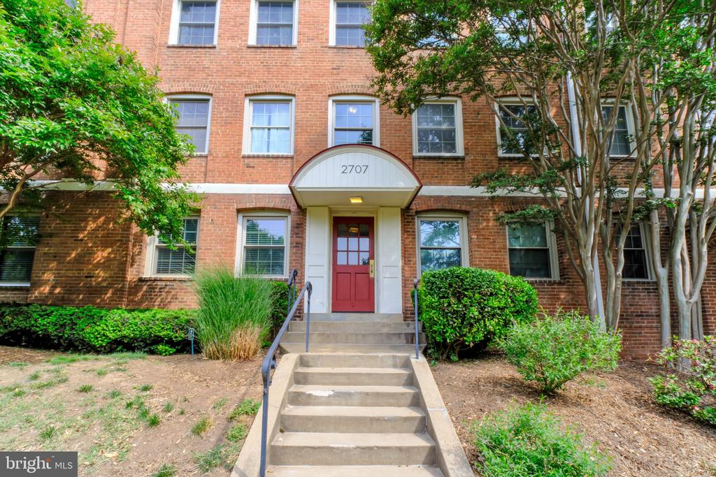 2707 ARLINGTON BOULEVARD Unit: 106