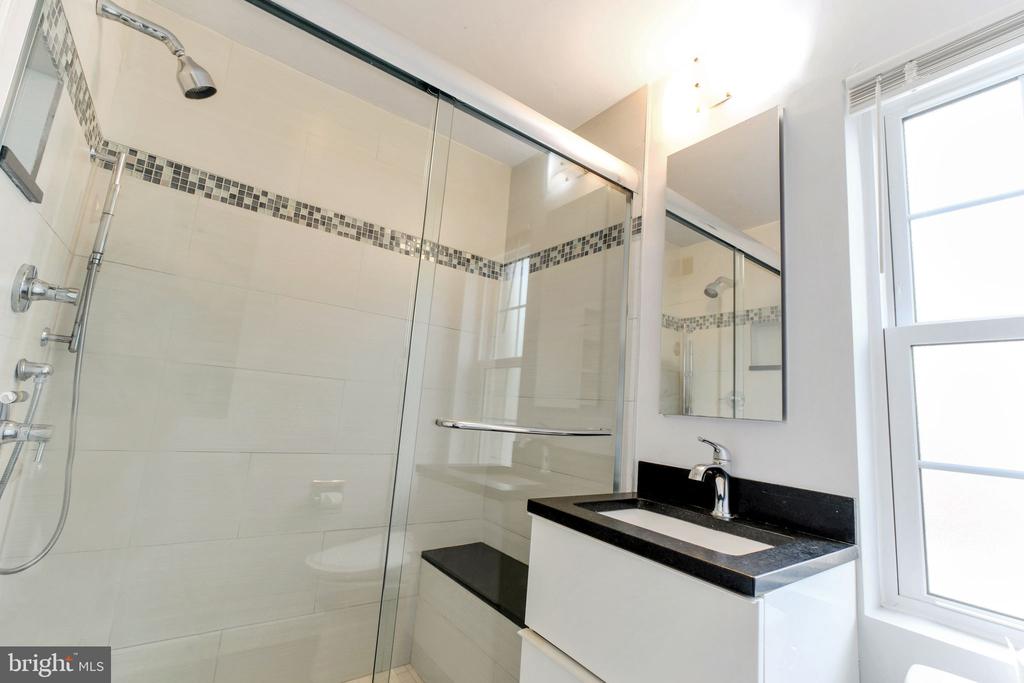 2707 ARLINGTON BOULEVARD Unit: 106