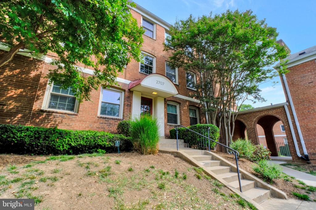 2707 ARLINGTON BOULEVARD Unit: 106