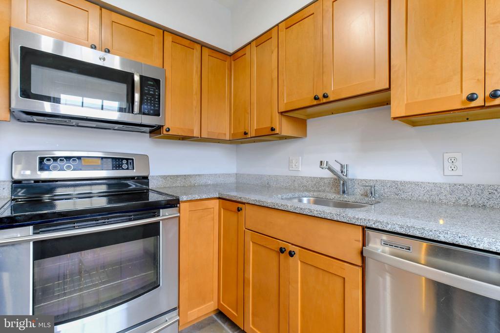 2707 ARLINGTON BOULEVARD Unit: 106
