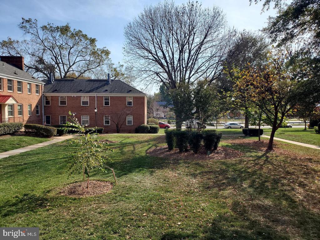 2707 ARLINGTON BOULEVARD Unit: 106