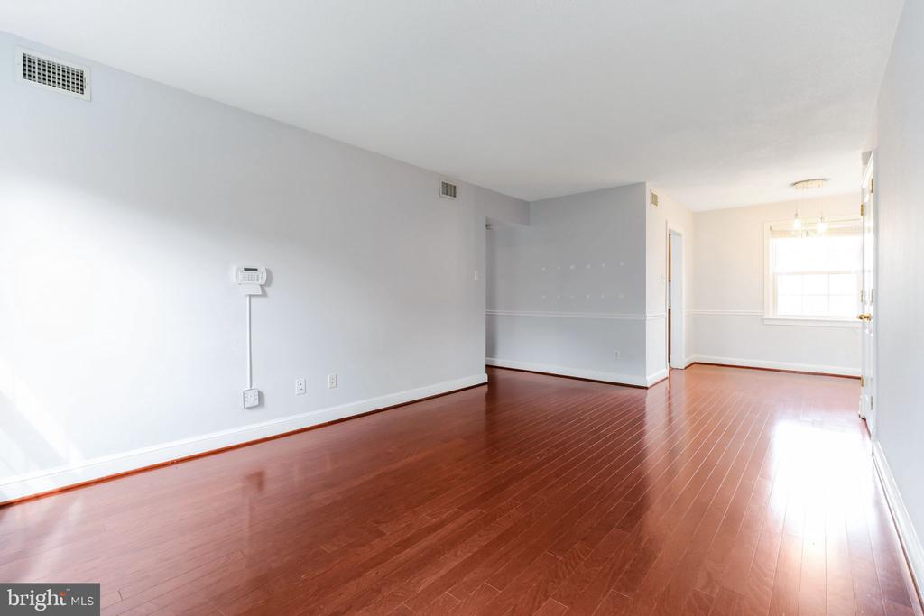 2707 ARLINGTON BOULEVARD Unit: 106