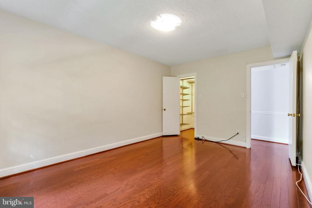 2707 ARLINGTON BOULEVARD Unit: 106