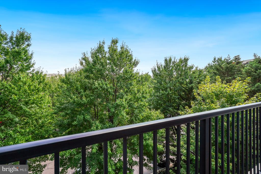 1245 N PIERCE STREET Unit: 8