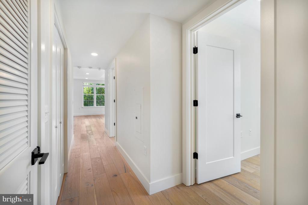 1245 N PIERCE STREET Unit: 8