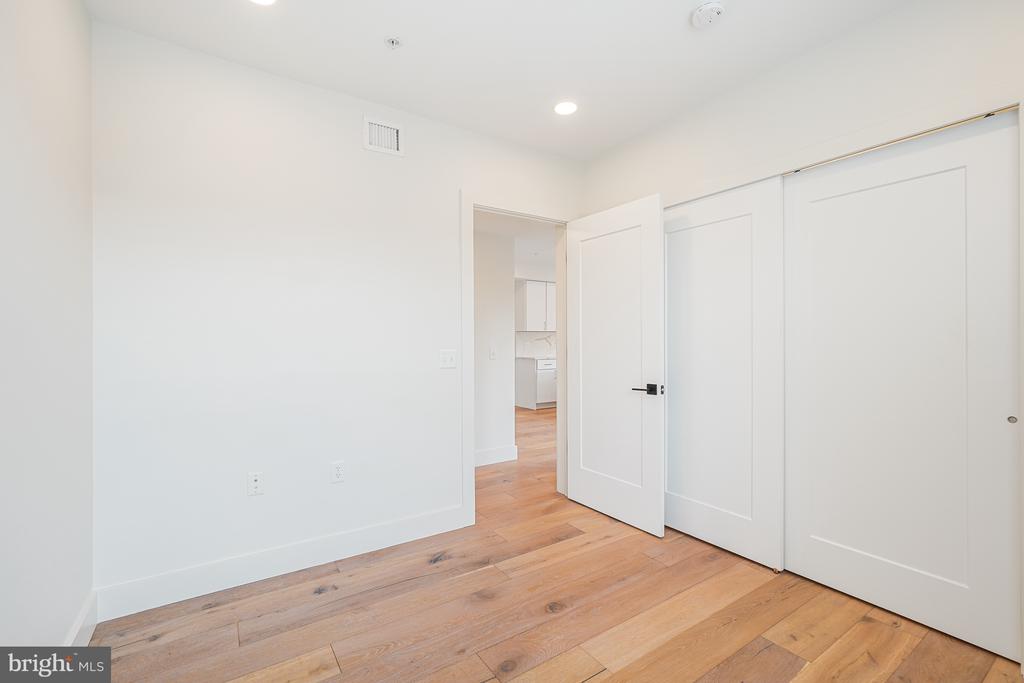 1245 N PIERCE STREET Unit: 8