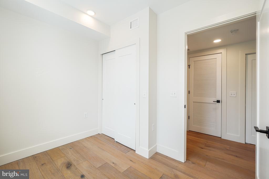 1245 N PIERCE STREET Unit: 8