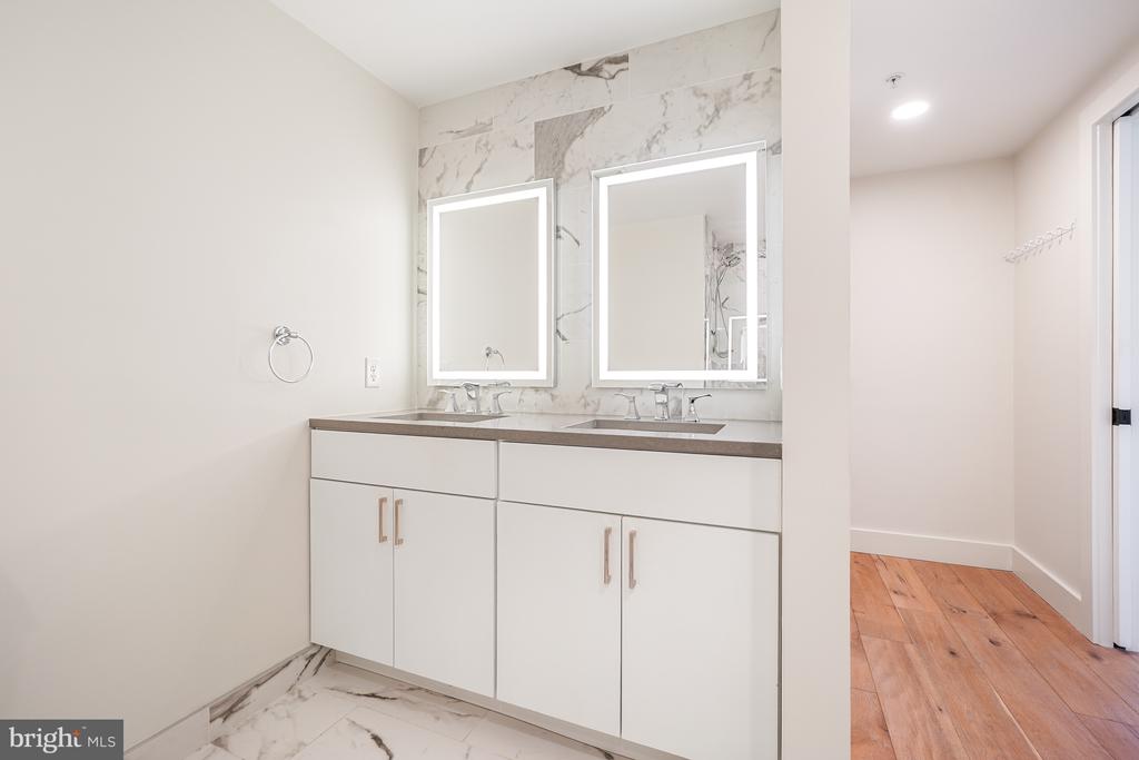 1245 N PIERCE STREET Unit: 8
