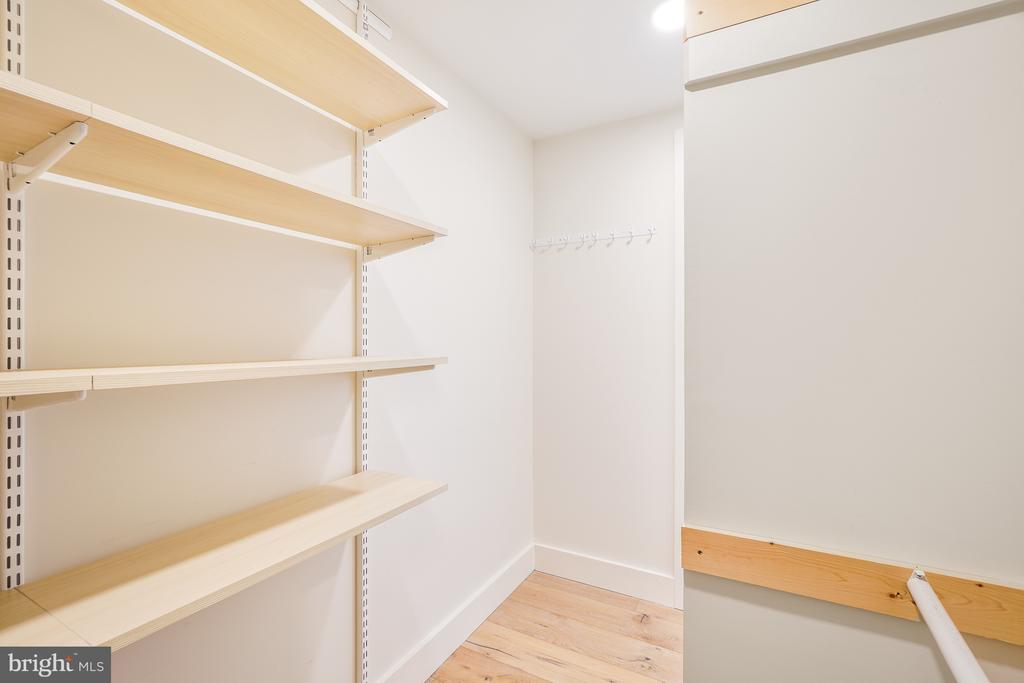 1245 N PIERCE STREET Unit: 8