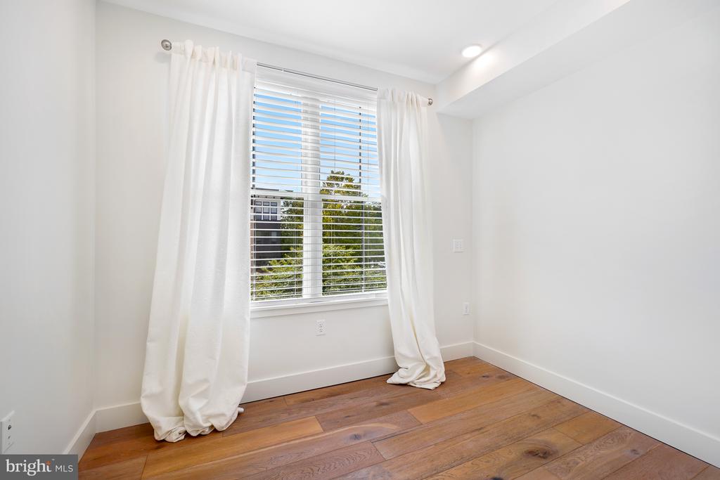 1245 N PIERCE STREET Unit: 8