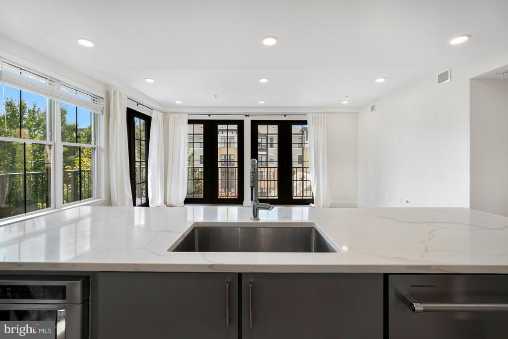 1245 N PIERCE STREET Unit: 8