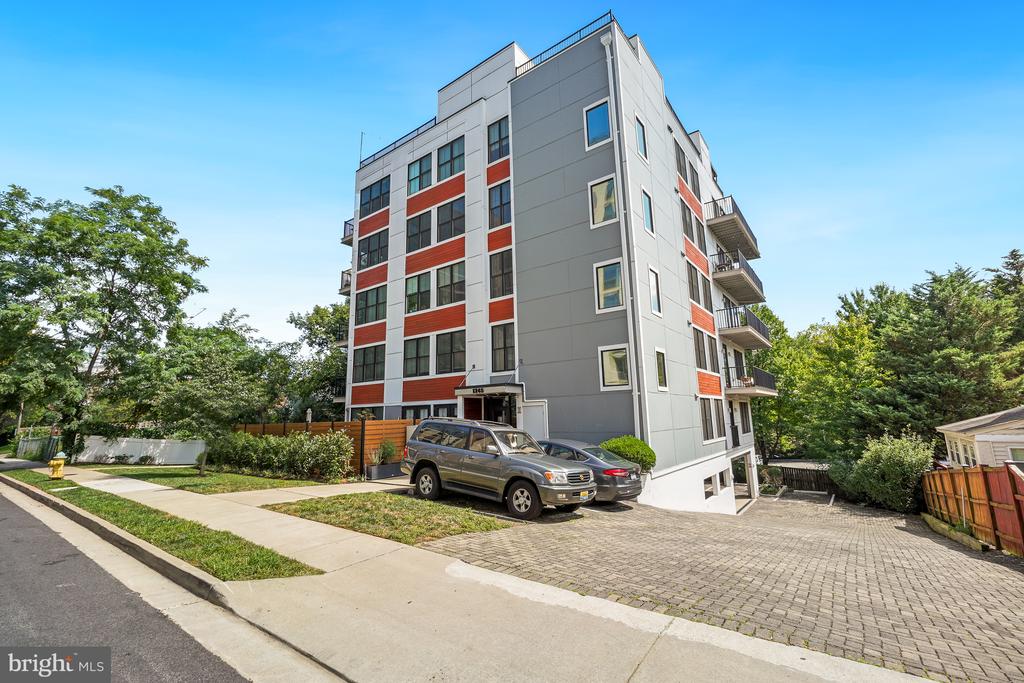 1245 N PIERCE STREET Unit: 8