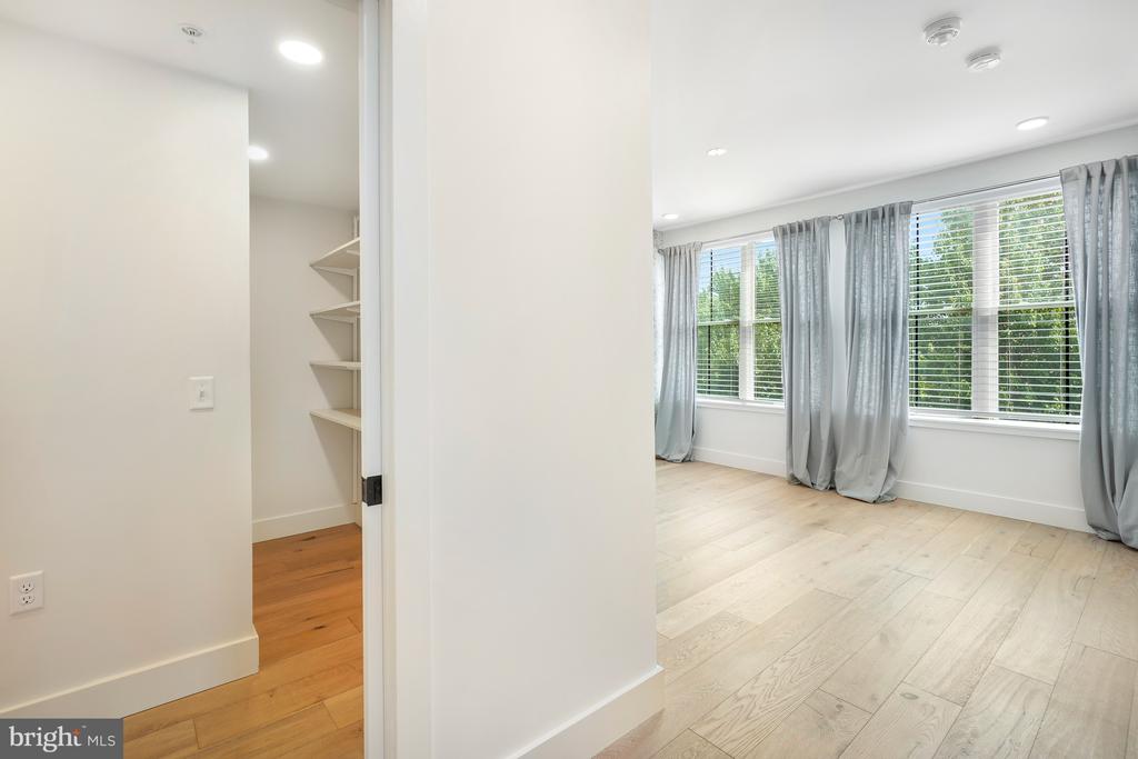 1245 N PIERCE STREET Unit: 8