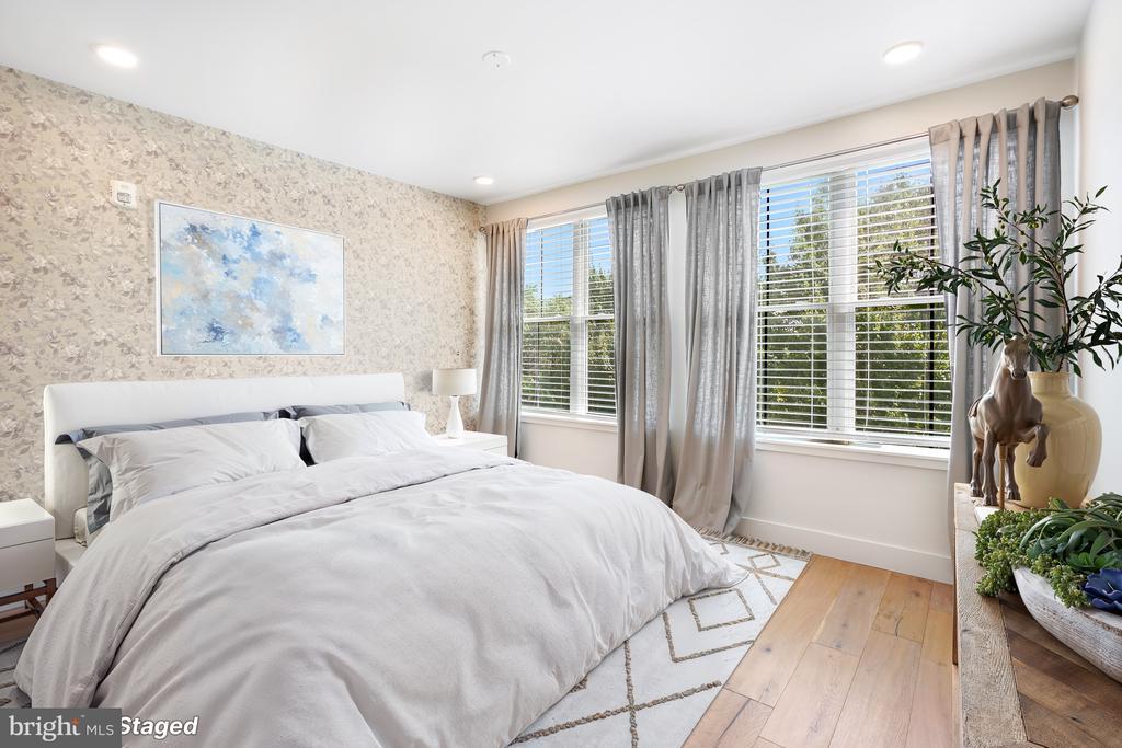 1245 N PIERCE STREET Unit: 8