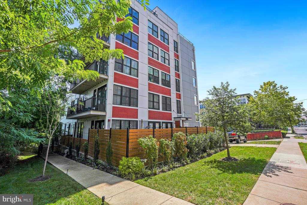 1245 N PIERCE STREET Unit: 8