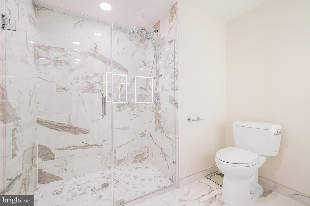 1245 N PIERCE STREET Unit: 8