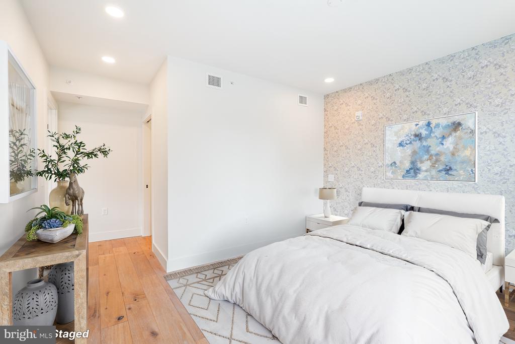 1245 N PIERCE STREET Unit: 8